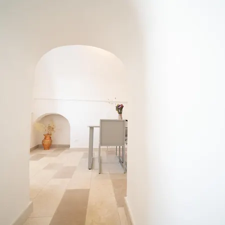 Trullo Lis Con Piscina Privata 圣米凯莱萨伦蒂诺