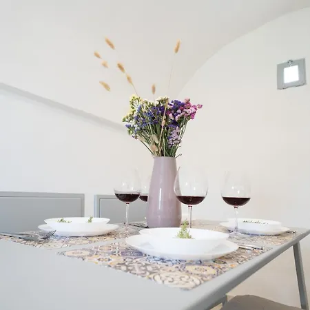 别墅 Trullo Lis Con Piscina Privata 圣米凯莱萨伦蒂诺
