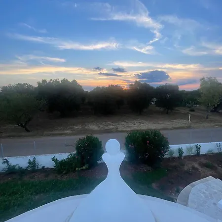 Trullo Lis Con Piscina Privata 圣米凯莱萨伦蒂诺